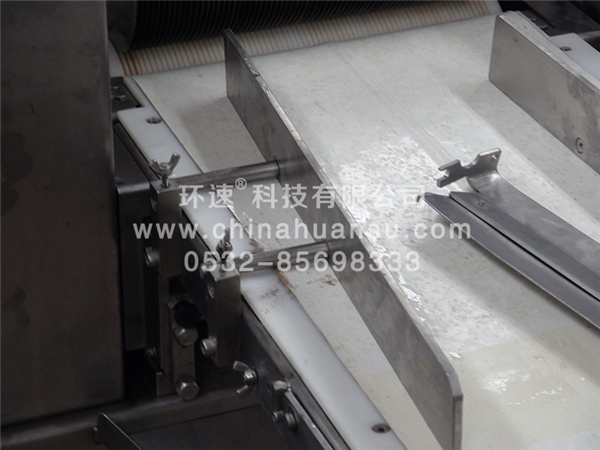 高壓噴淋蔬菜清洗機(jī)設(shè)備,省時(shí)省力 高壓噴淋蔬菜清洗機(jī)設(shè)備,省時(shí)省力